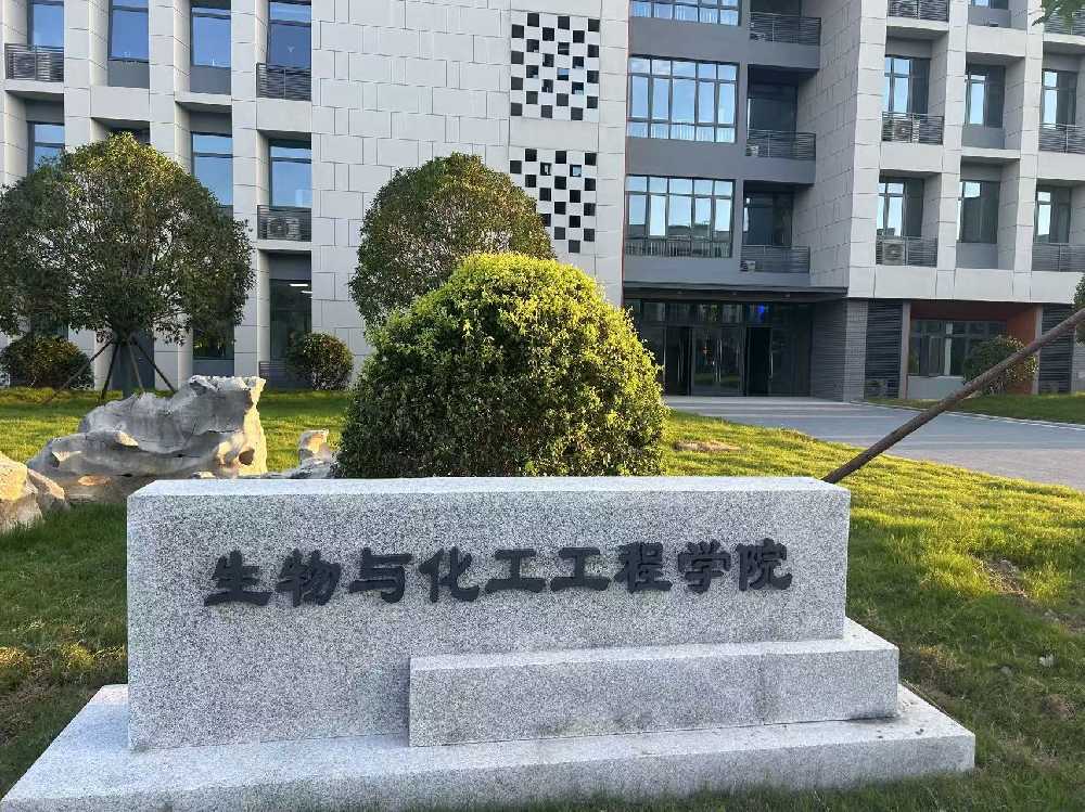昆都仑区扬州职业大学体育场高杆灯项目